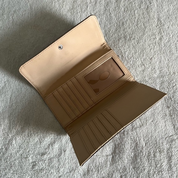 Vintage GUESS Wallet Tan and Silver - Picture 3 of 3